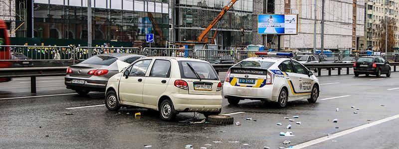 В Киеве пенсионер на Daewoo Matiz догнал кофейный Пикап