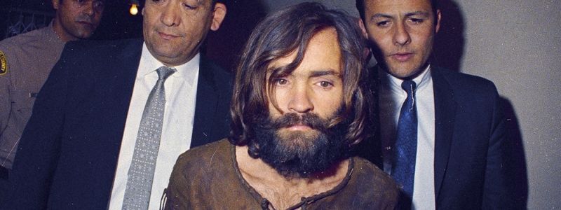 В США умер самый известный убийца мира Чарльз Мэнсон