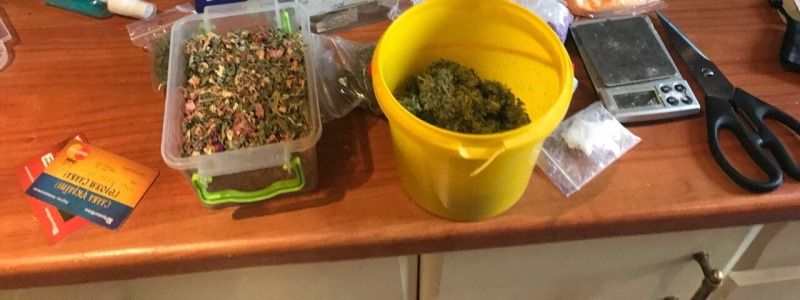 В Киеве на почту приходили киндер-сюрпризы с наркотиками вместо игрушек