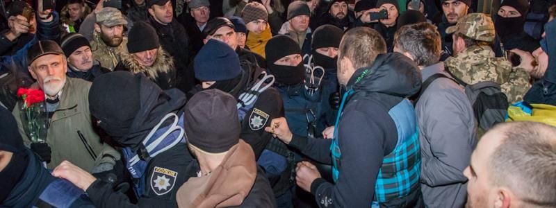 Появилось видео столкновений полиции и митингующих на Майдане Незалежности