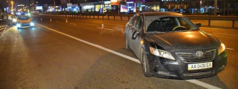 На метро КПИ пьяный пешеход попал под колеса авто