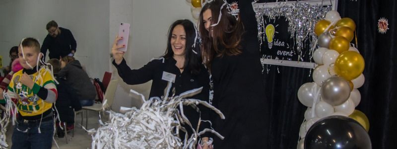 В ТЦ Киева устроили погром посуды во имя борьбы с депрессией