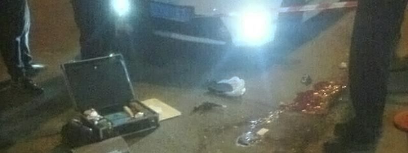 В Киеве мужчина застрелился на остановке на глазах у прохожих