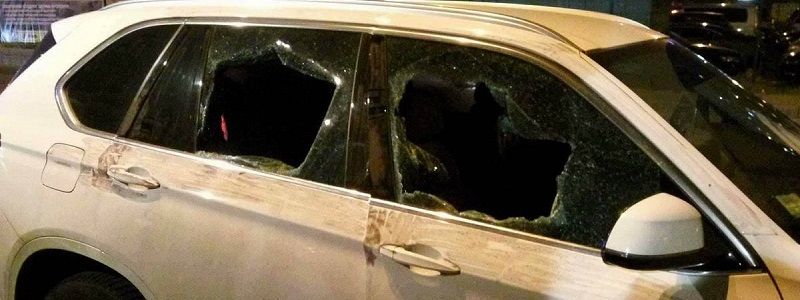 В Киеве валютчика подрезали в собственном BMW: мужчина отстреливался