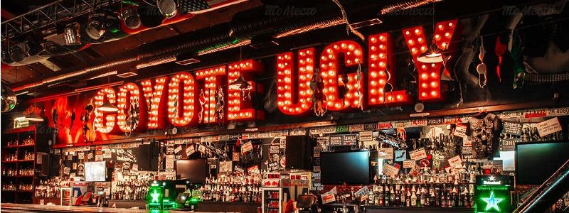 В ночном баре Киева гостя без сознания выкинули на улицу, а его друга избили