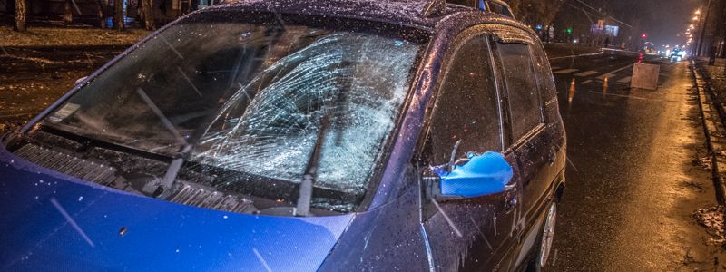 В Киеве на бульваре Лепсе сбили пешехода: женщина резко выбежала на дорогу