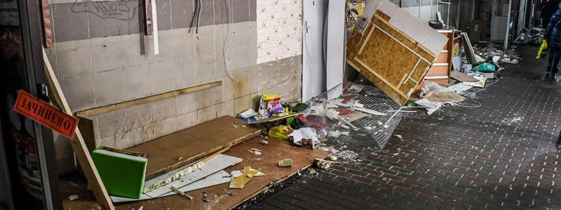 На Севастопольской площади снесли МАФы: продавцы возмущены