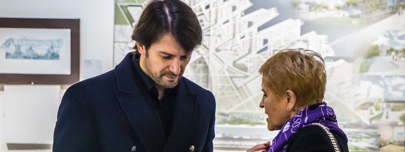 В Киеве известные спортсмены и писатели спасали жизнь молодой девушки на аукционе