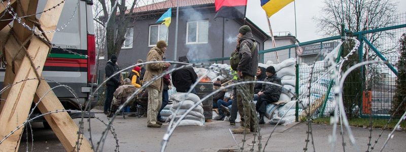 Под телеканалом NewsOne начали разбирать мешки