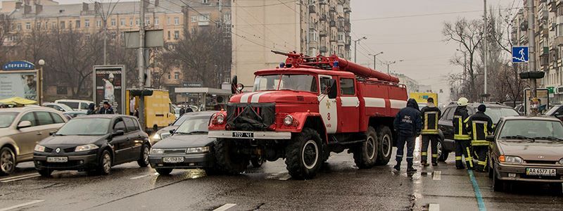 В центре Киева пожарная машина врезалась в "Богдан"