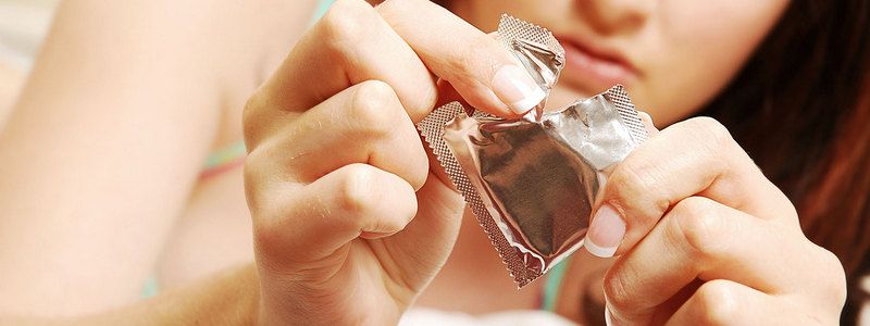 Под Киевом девушка продавала презервативы с наркотиками