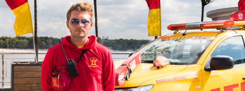 В Киеве пожарные-добровольцы залили водой Почтовую площадь