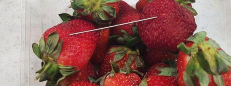 Смертельная клубника с иглами в Новой Зеландии, заявка Украины на суперкубок УЕФА и захват судна пиратами в Нигерии: ТОП новостей дня