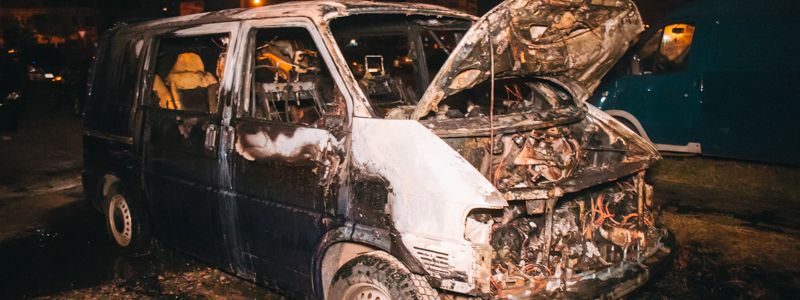 В Киеве на Троещине сгорел Volkswagen