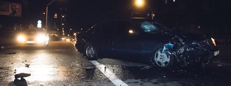 В Киеве автомобиль на "евробляхах" протаранил Renault с ребенком в салоне