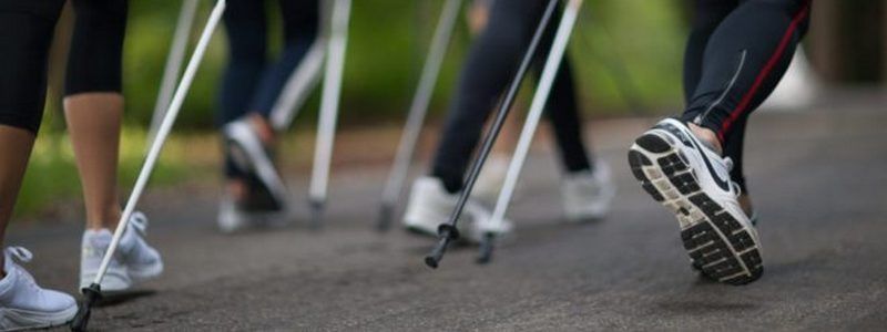 В Киеве по Крещатику будут ходить сотни людей с палками