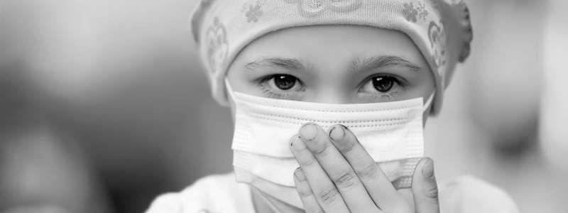 У Києві активісти створили проект "Листи Янгола" заради дітей, які лікуються від раку