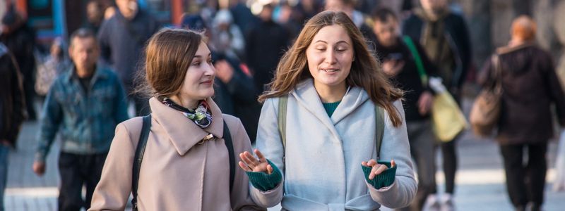 Сонная столица в лицах: как жители Киева заполняют улицы после пятницы