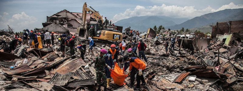 Цунами в Индонезии, убийство журналистки в Болгарии и карта заминированных территорий Донбасса: ТОП новостей дня