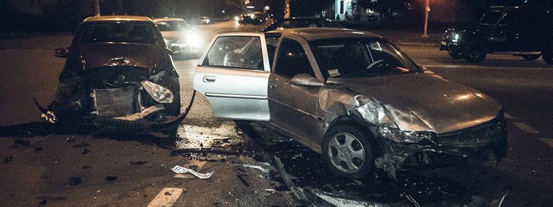 В Киеве Opel столкнулся с Mercedes с детьми в салоне