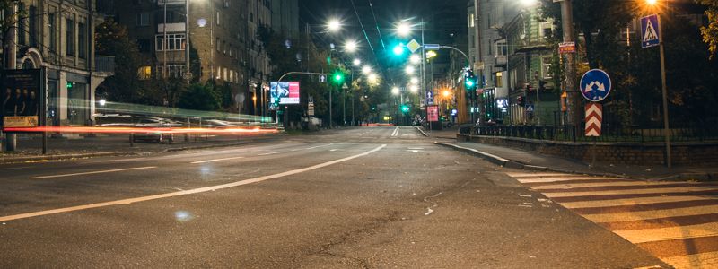 Особый взгляд: как выглядит улица Жилянская в Киеве под покровом ночи