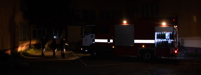 В Киеве на Оболони горело административное здание