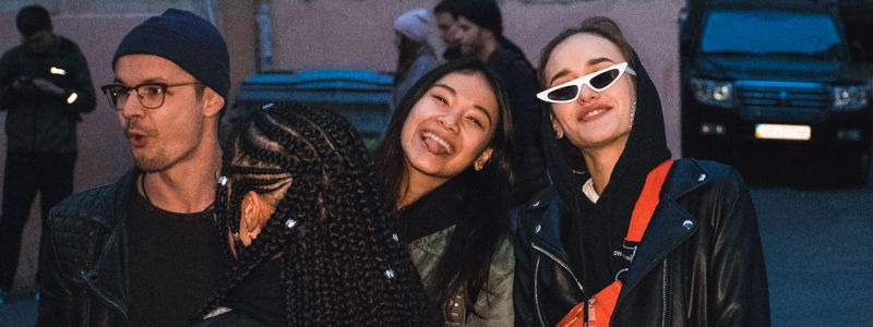 Жители Киева перекрыли улицу и устроили вечеринку в духе Барселоны