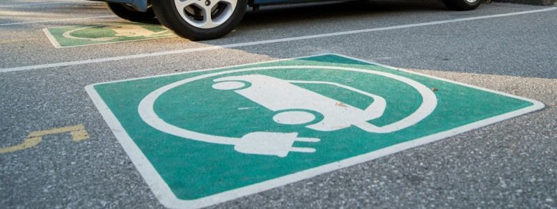 В Україні хочуть знову стягувати пдв і мито з електромобілів