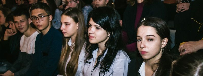 В Киеве больше тысячи детей спорили с депутатами