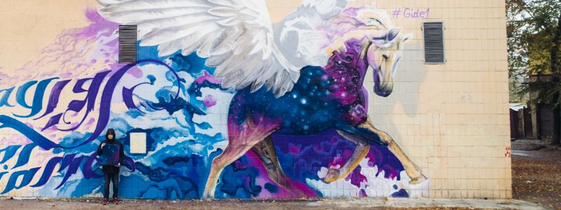 В Киеве появился мифический мурал, который дарит надежду