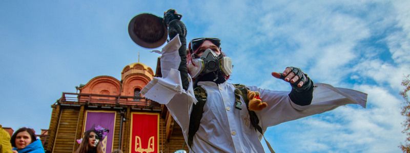 В октябре в Киев приехала Робот София, прошли конопляный марш и зомби-парад: месяц в видео