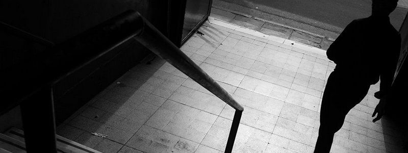 В Киеве мужчина убил консьержку: видео с места преступления