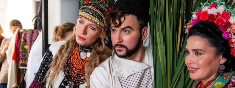 Українські зірки підтримали музей у благодійному проекті “Щирі.Свята”