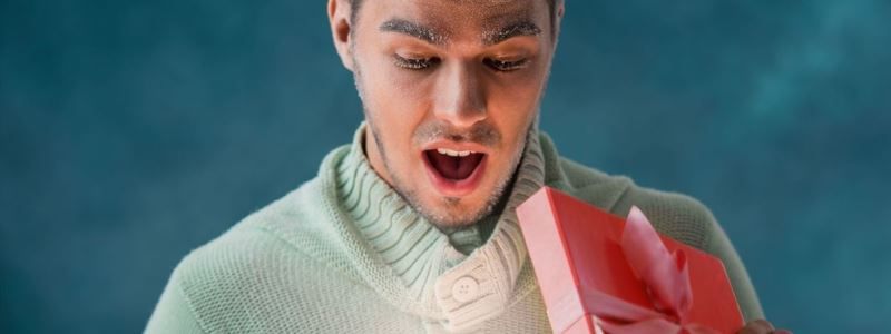 ТОП недорогих подарков для парня к Новому году 2019