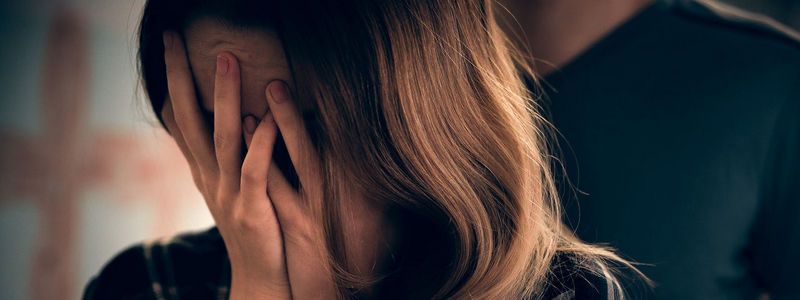 В Киеве на Лесном девушка до смерти забила свою мачеху