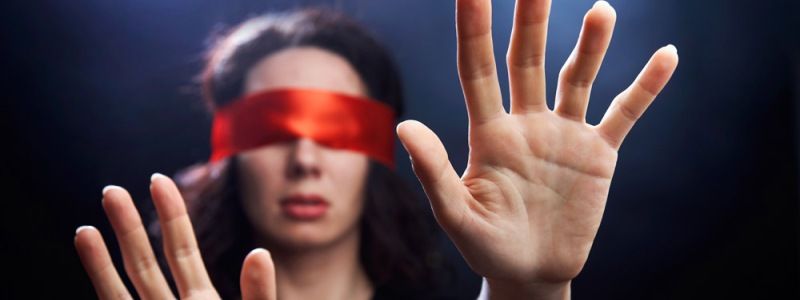 Як у Києві допомогають сліпим жити у місті