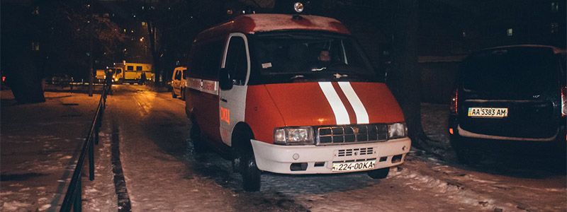 В Киеве на Дарнице 6 пожарных машин тушили мусоропровод