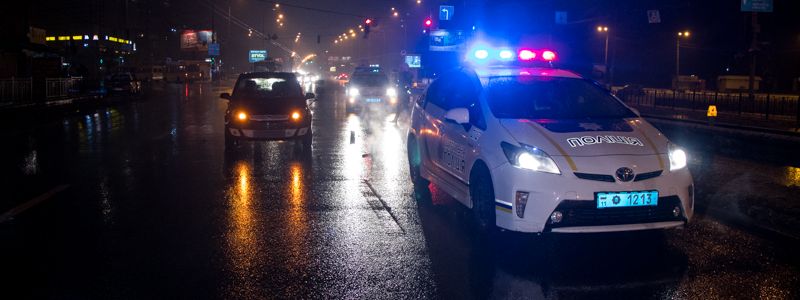 В Киеве напротив Выставочного центра Ford Fiestа сбил пешехода и переломал ему обе ноги