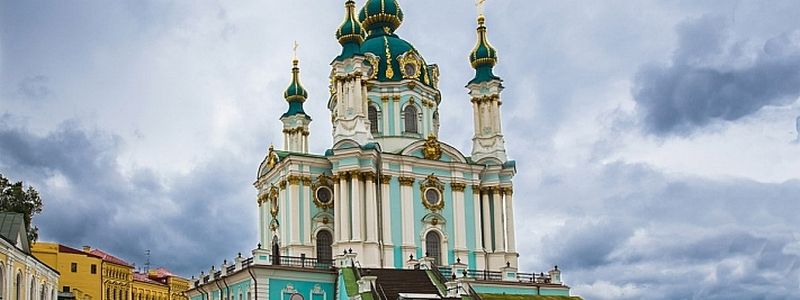 В Киеве Андреевскую церковь забросали коктейлями Молотова
