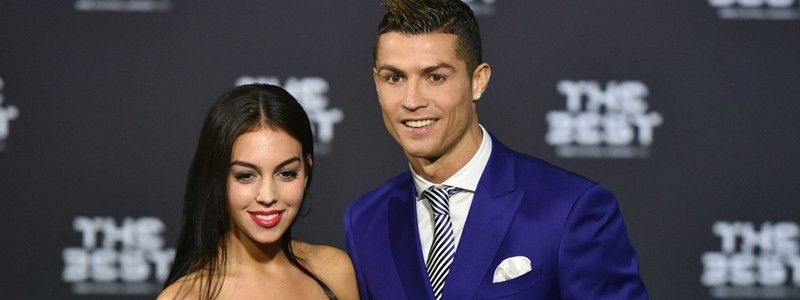 Помолвка Роналду, книга Басты для детей и авария со школьными автобусами: ТОП новостей дня