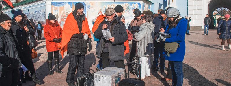 В Киеве на Михайловской площади Вера Савченко и 300 активистов требовали отставки Президента