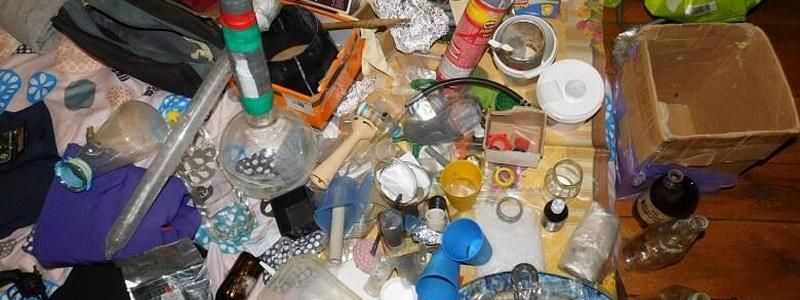 В Киеве мужчина начал нервничать и «погорел» на марихуане с амфетамином