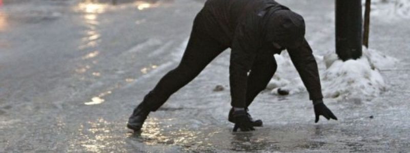 Отримання травми в умовах ожеледиці: хто відшкодує кошти на лікування