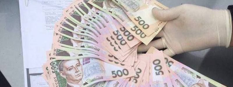 В Киеве на взятке задержали чиновника районной администрации