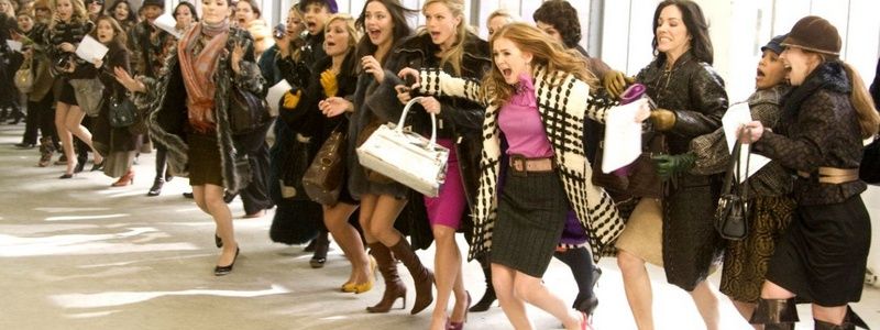 Прослушка людей смартфонами, продажа 16-летней девушки в Facebook и Черная пятница во всем мире: ТОП новостей дня