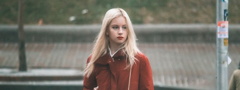 Столица в лицах: как жители Киева гуляли по скользким улицам в выходной день