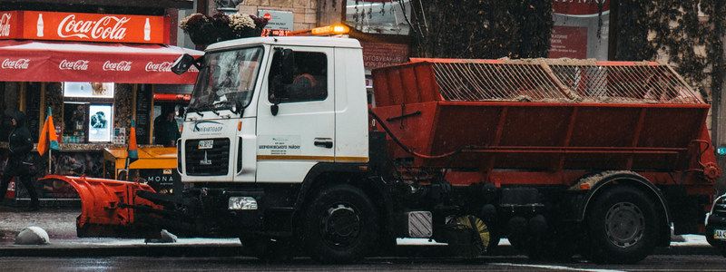 Мокрый снег и гололед в Киеве: как коммунальные службы борются с непогодой