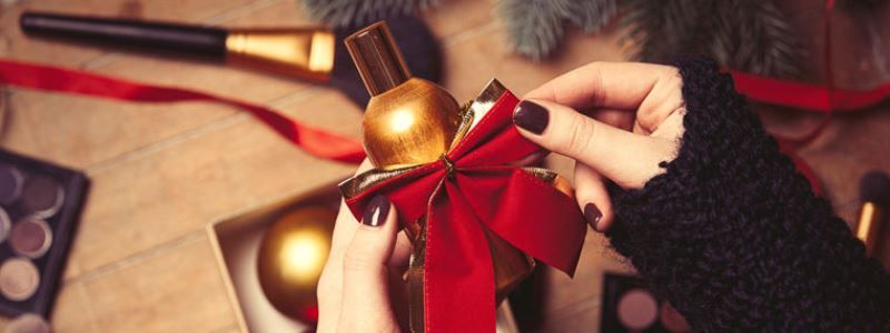 Где недорого купить духи на Новый год и как выбрать «зимний» аромат