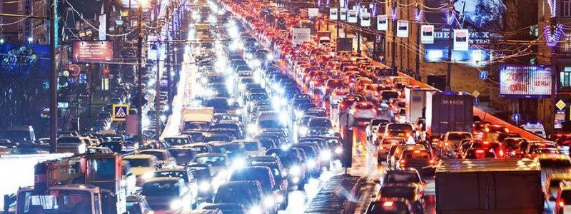 Киев парализовали 9-балльные пробки: какие улицы стоит объезжать