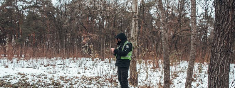 В Киеве в лесополосе обнаружили труп мужчины